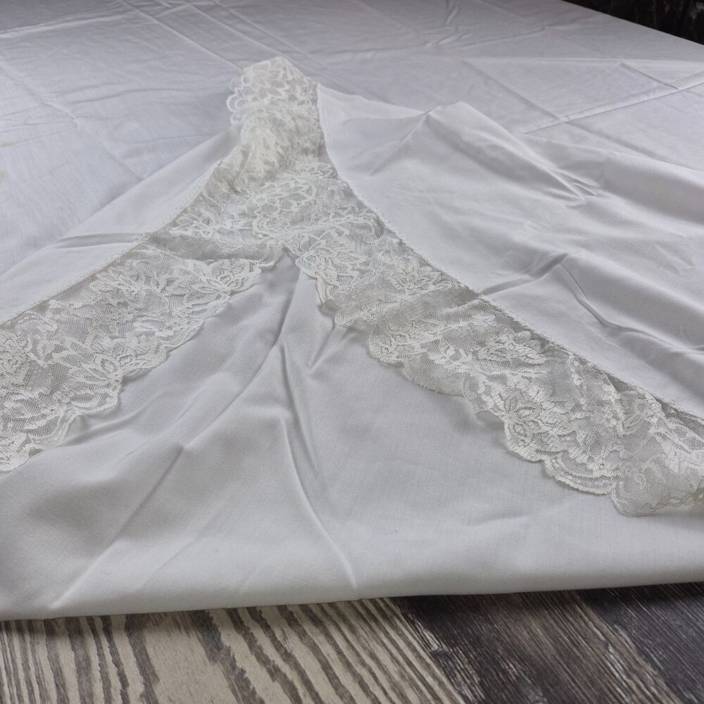 White Linen Table Cloth with Lace and 11 White Linen Napkins with Lace.